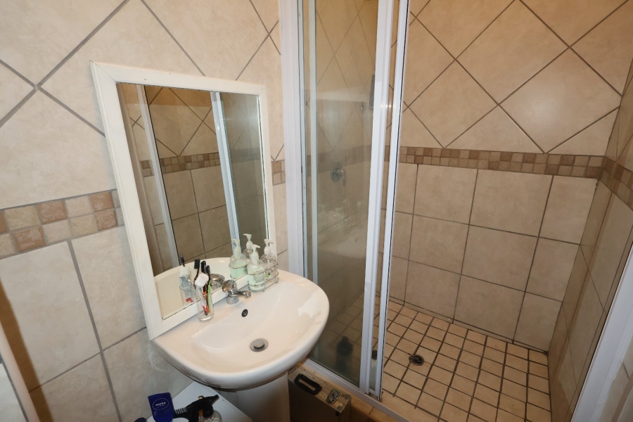 1 Bedroom Property for Sale in Vredenhof Sh Free State